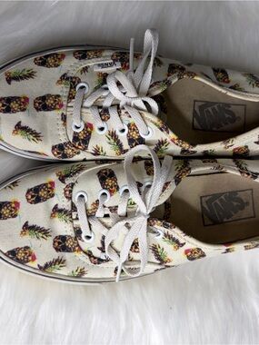 Vans Pineapple Skull Lace up Women's Size 7.5